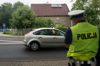 Policjant zakończył kontrolę stanu trzeźwości kierowcy auta