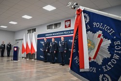 Policjanci na uroczystości wprowadzenia nowych Zastępców Komendanta Wojewódzkiego Policji w Katowicach i sztandar